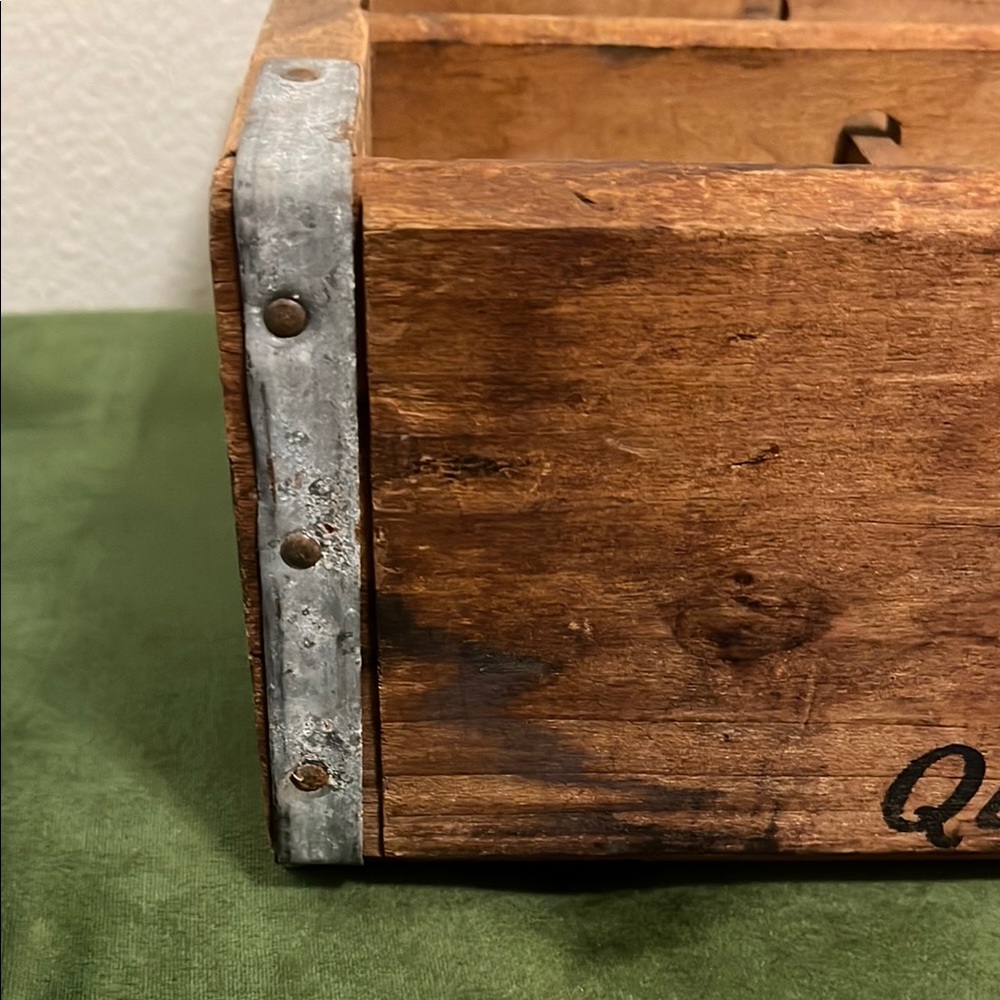 Vintage Frank's Wooden Beverage Crate with Red Logo - Picture 11 of 13